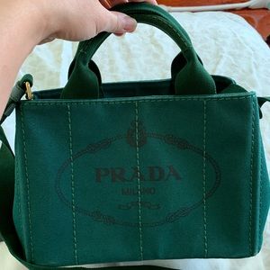 Prada canapa